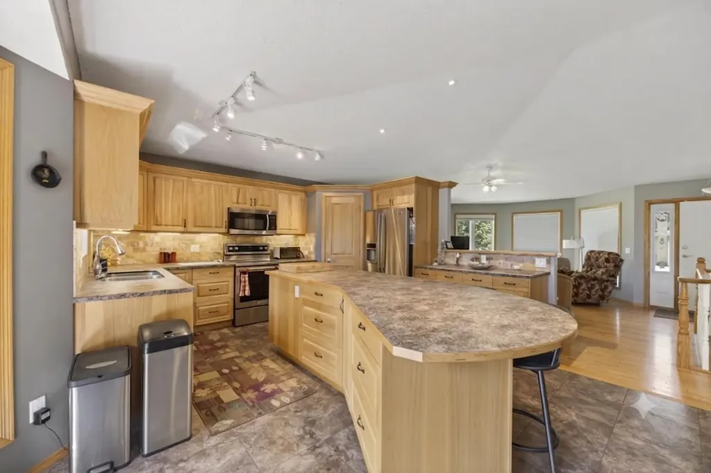 5241 Township Road 325 A Rural Mountain View County AB T0M 1X0