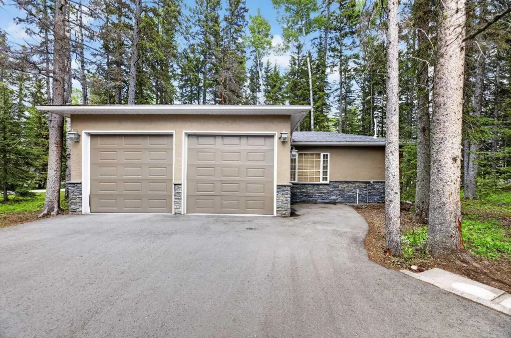 5241 Township Road 325 A Rural Mountain View County AB T0M 1X0