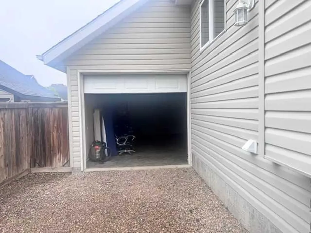 5317 16 Lloydminster AB T9V2J2