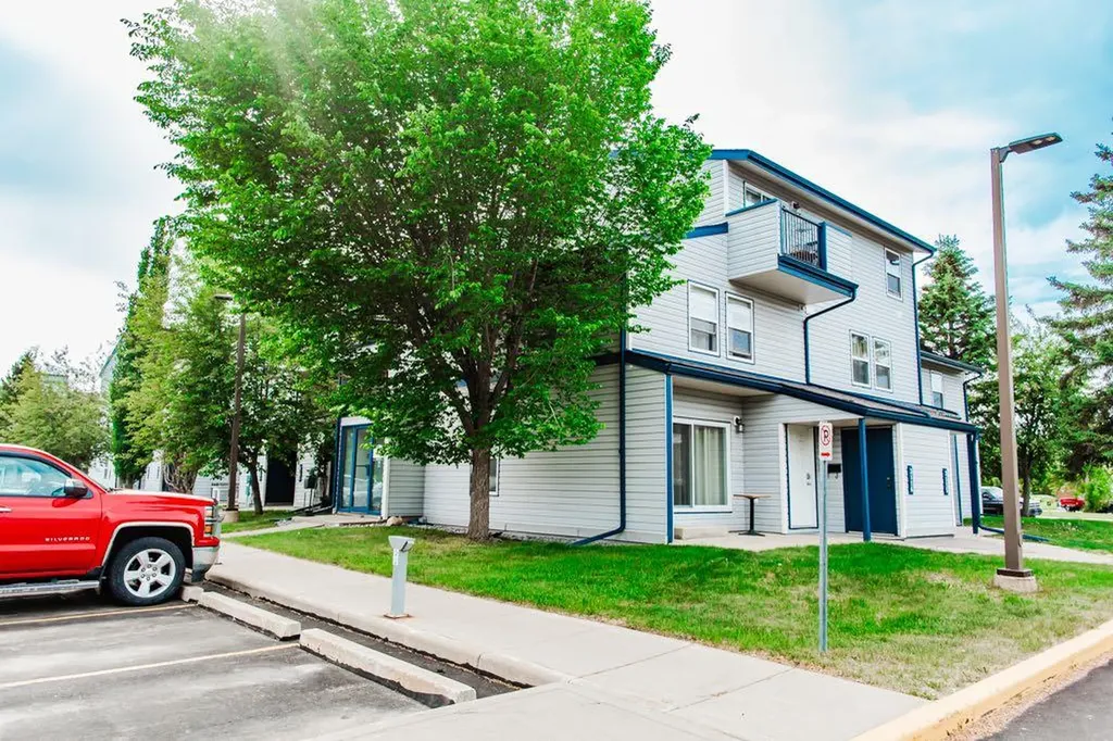 7201 Poplar Drive Grande Prairie AB t8v6c5