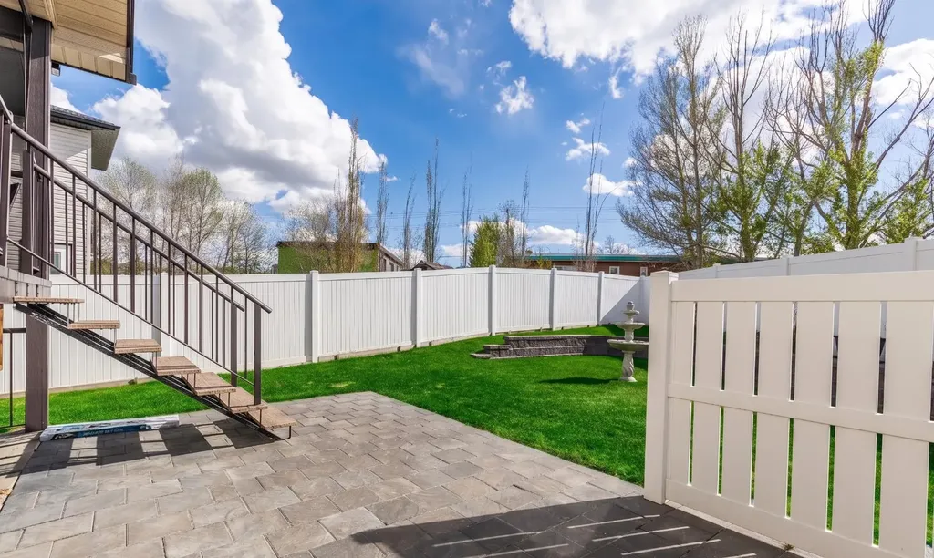 39 Greenwood Court SW Medicine Hat AB T1A7X7
