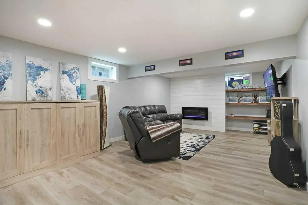 648 2nd Street E Brooks AB T1R 0M9