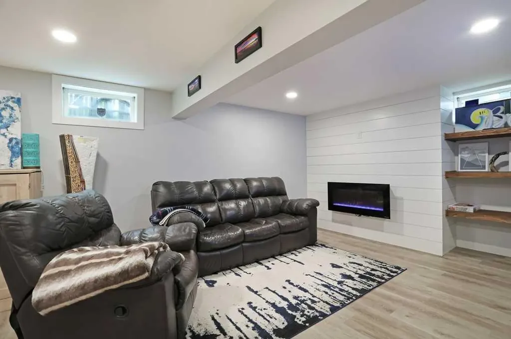 648 2nd Street E Brooks AB T1R 0M9