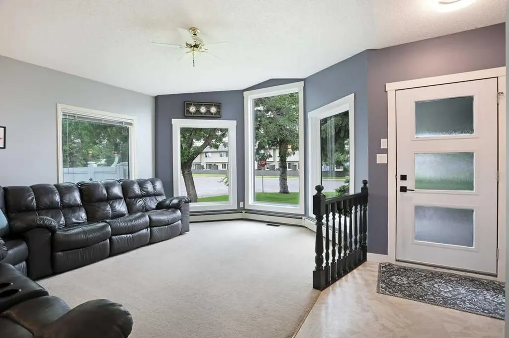 648 2nd Street E Brooks AB T1R 0M9