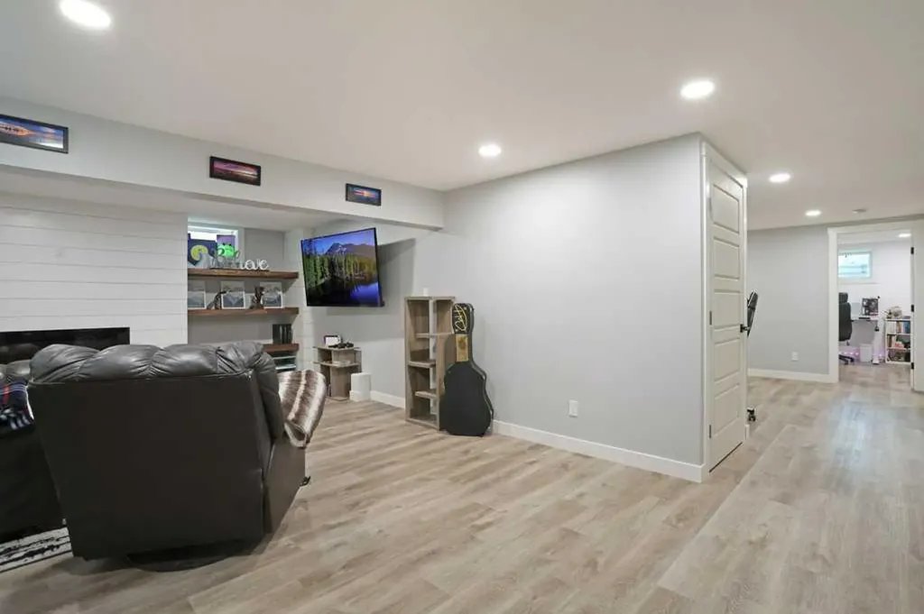 648 2nd Street E Brooks AB T1R 0M9