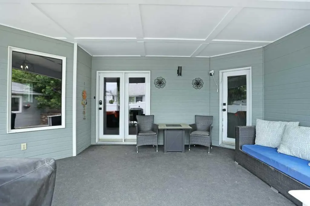 648 2nd Street E Brooks AB T1R 0M9