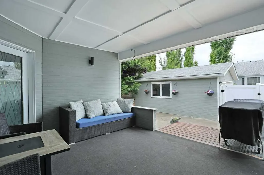 648 2nd Street E Brooks AB T1R 0M9