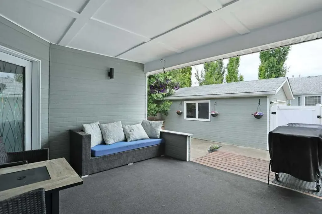648 2nd Street E Brooks AB T1R 0M9