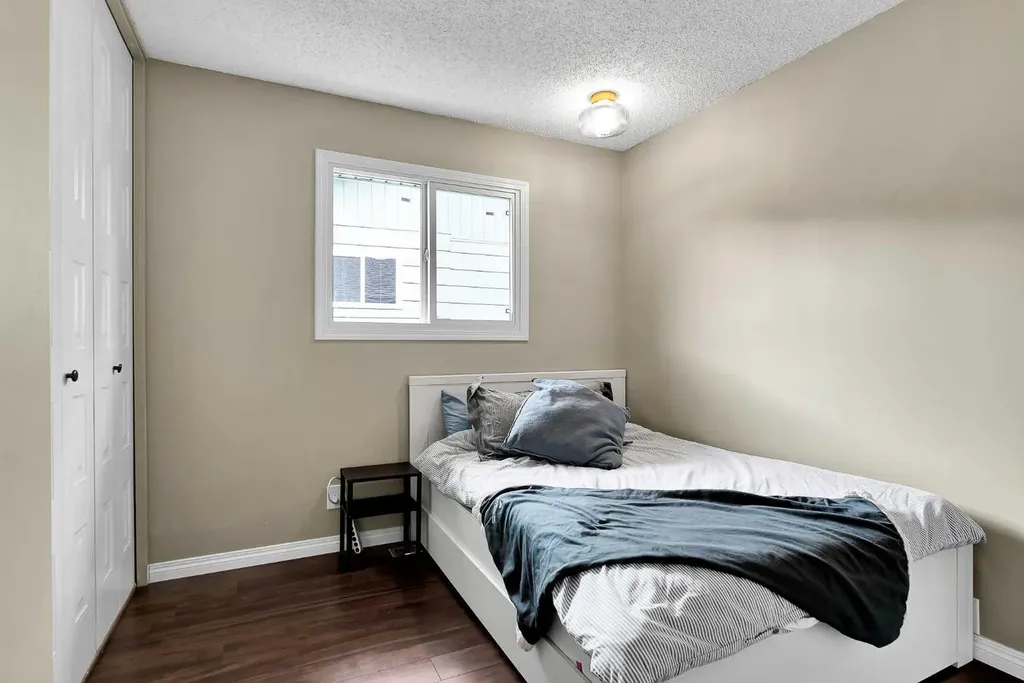 131 Deer Run Close SE Calgary AB T2J 5P7