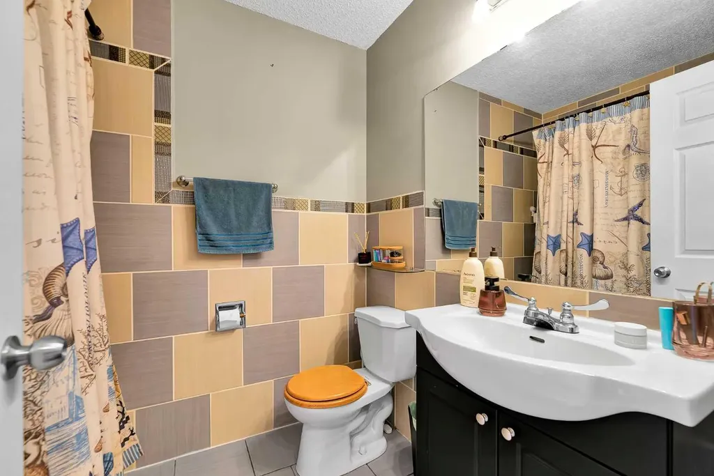 131 Deer Run Close SE Calgary AB T2J 5P7