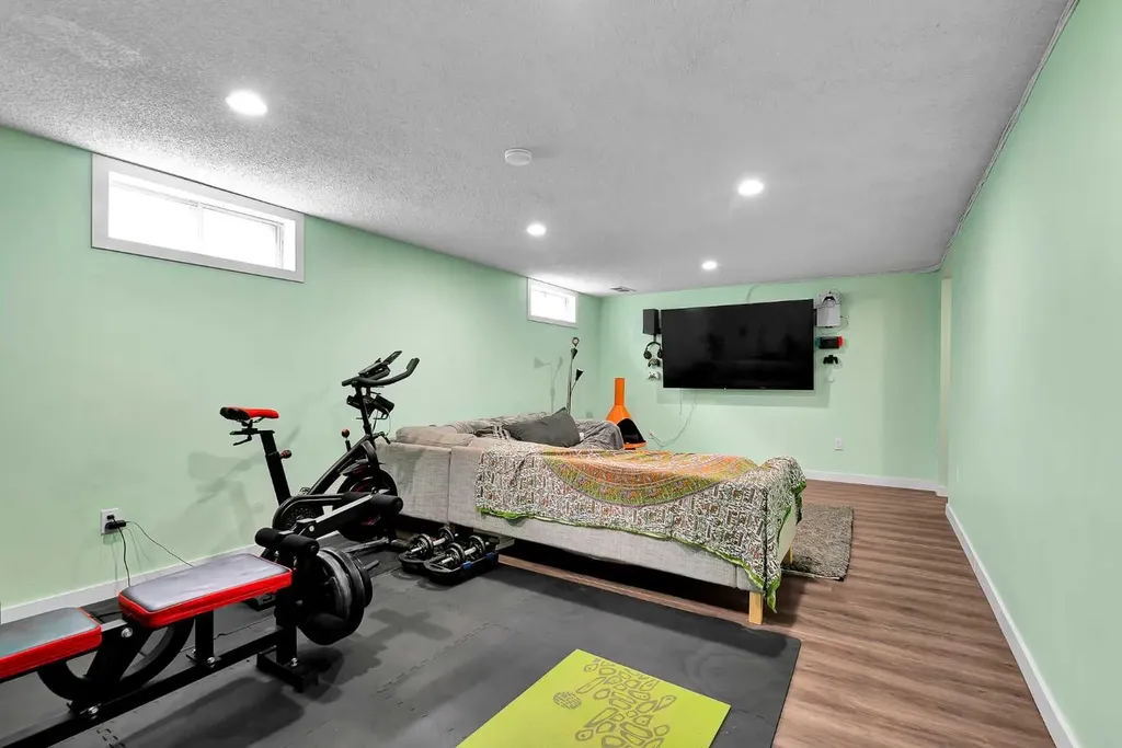 131 Deer Run Close SE Calgary AB T2J 5P7