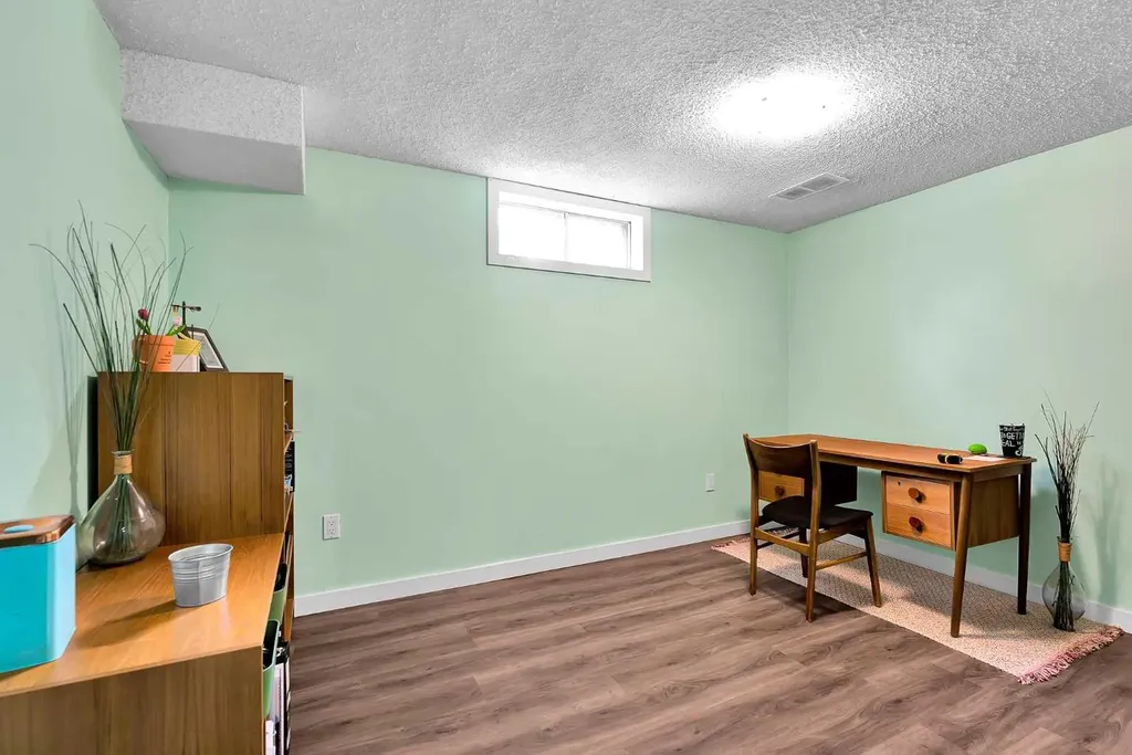 131 Deer Run Close SE Calgary AB T2J 5P7