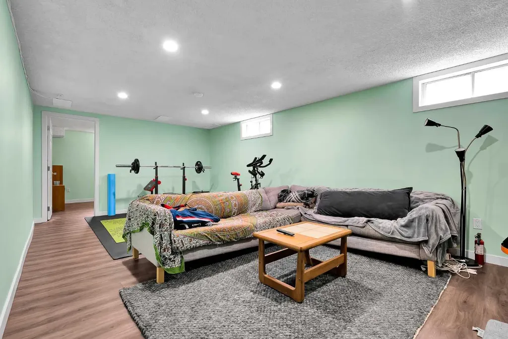 131 Deer Run Close SE Calgary AB T2J 5P7