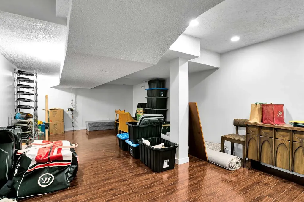 131 Deer Run Close SE Calgary AB T2J 5P7