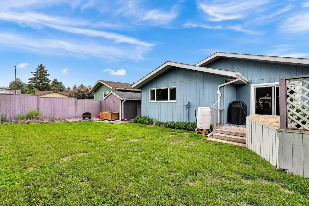 131 Deer Run Close SE Calgary AB T2J 5P7