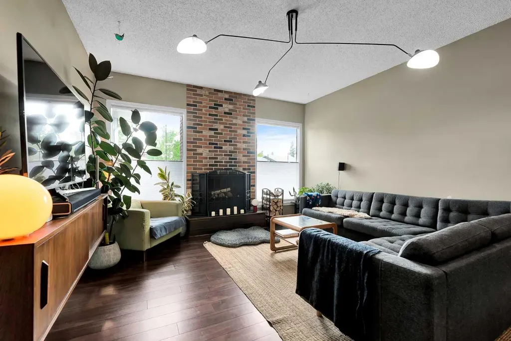 131 Deer Run Close SE Calgary AB T2J 5P7