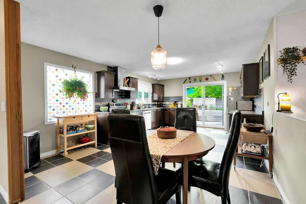 131 Deer Run Close SE Calgary AB T2J 5P7