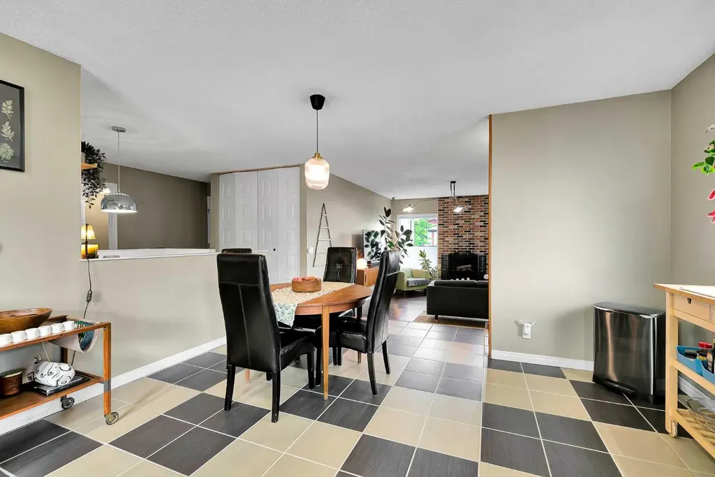 131 Deer Run Close SE Calgary AB T2J 5P7