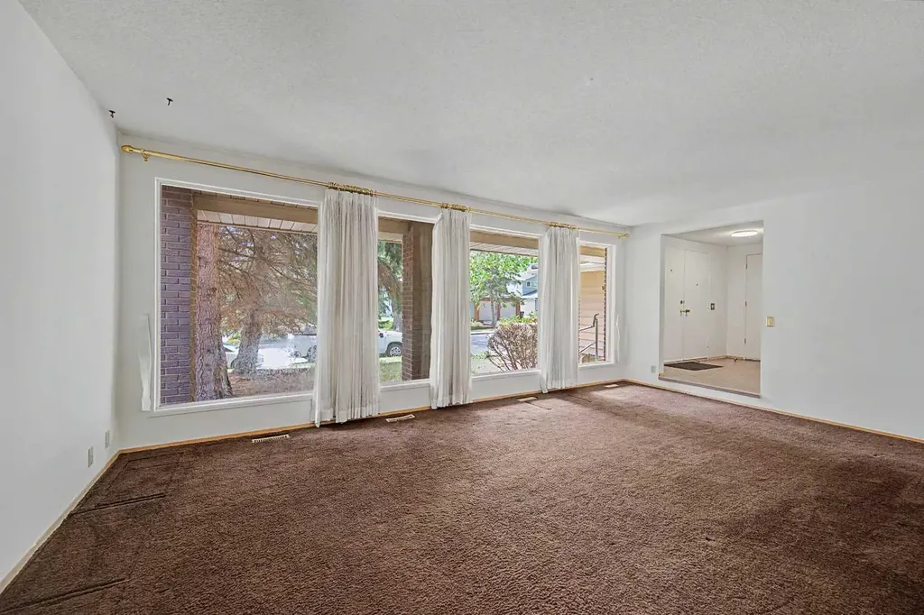 1032 Varsity Estates Drive NW Calgary AB T3B 3B2