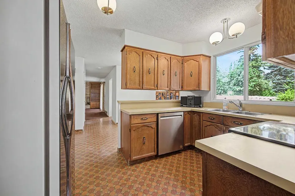 1032 Varsity Estates Drive NW Calgary AB T3B 3B2