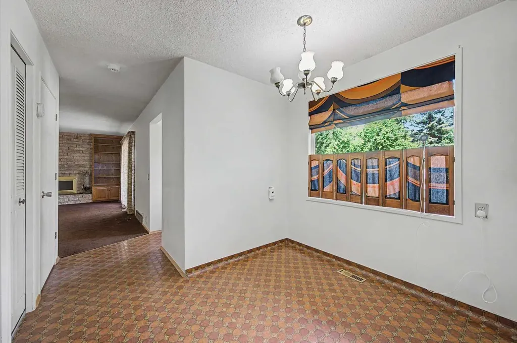 1032 Varsity Estates Drive NW Calgary AB T3B 3B2