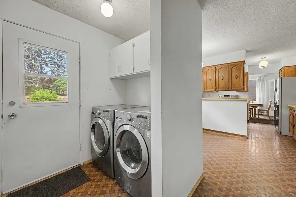 1032 Varsity Estates Drive NW Calgary AB T3B 3B2