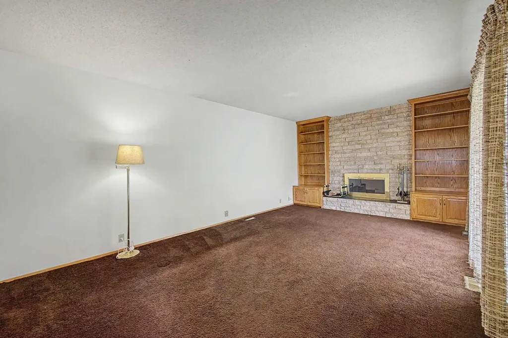 1032 Varsity Estates Drive NW Calgary AB T3B 3B2