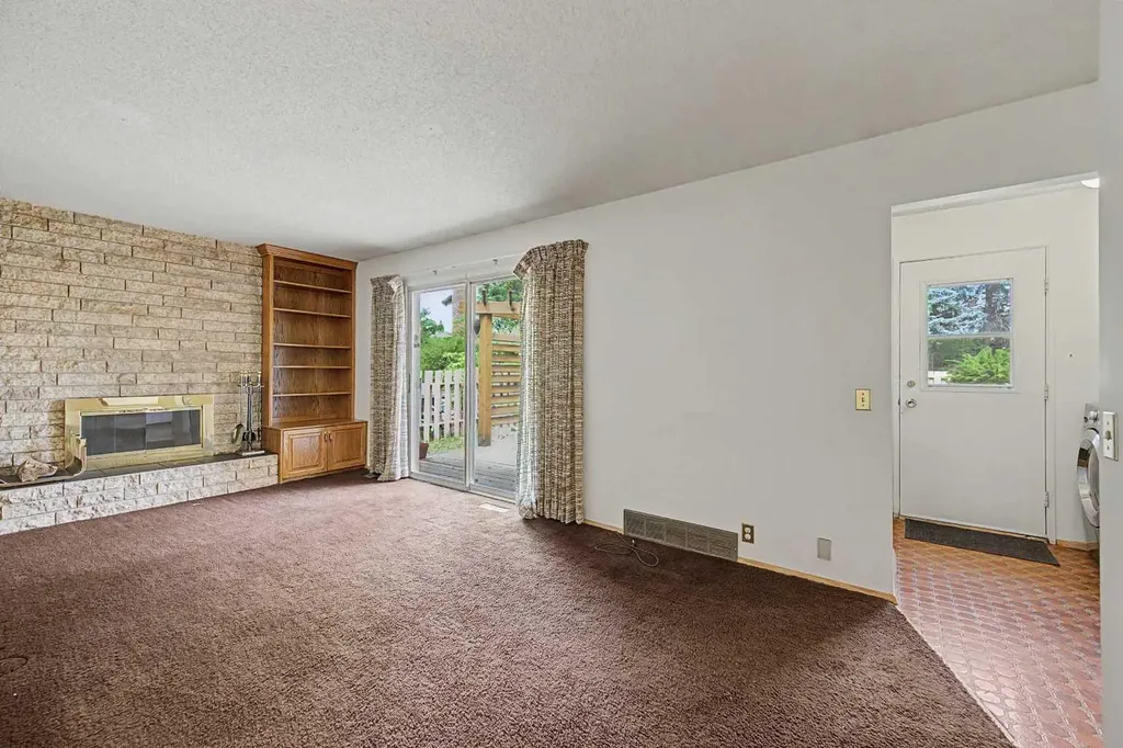 1032 Varsity Estates Drive NW Calgary AB T3B 3B2