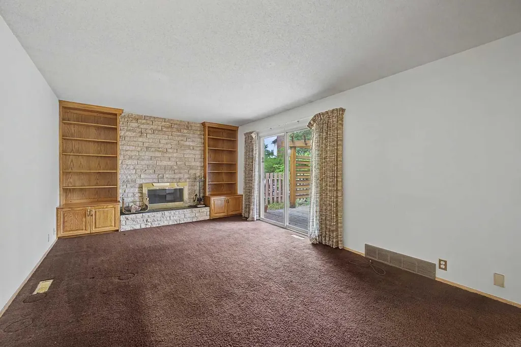 1032 Varsity Estates Drive NW Calgary AB T3B 3B2