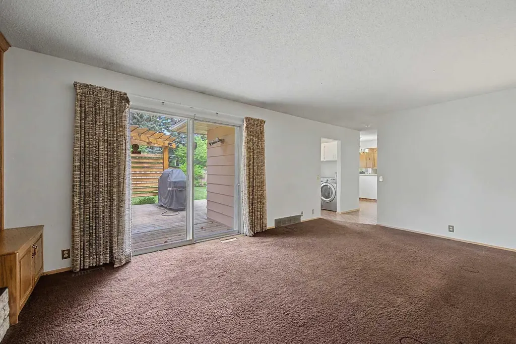 1032 Varsity Estates Drive NW Calgary AB T3B 3B2