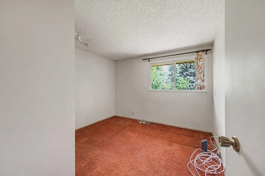 1032 Varsity Estates Drive NW Calgary AB T3B 3B2