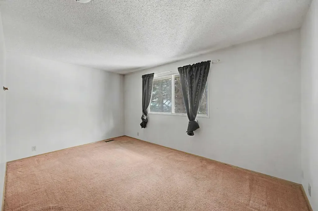 1032 Varsity Estates Drive NW Calgary AB T3B 3B2