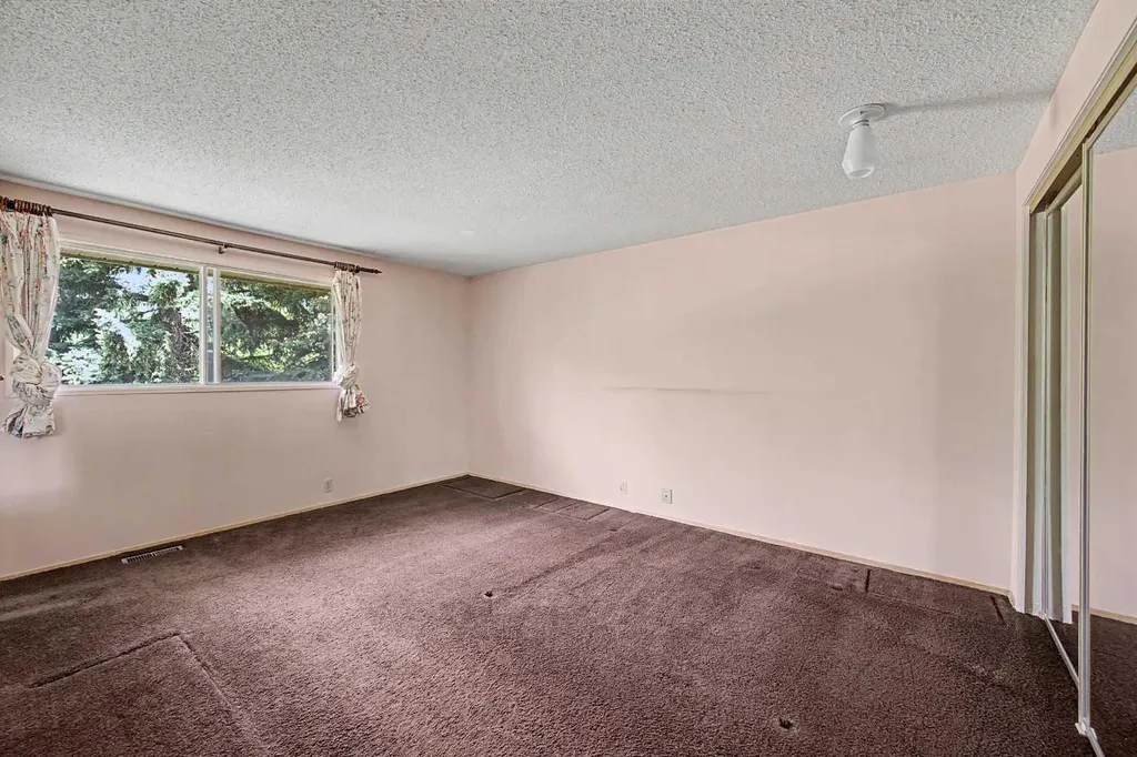1032 Varsity Estates Drive NW Calgary AB T3B 3B2