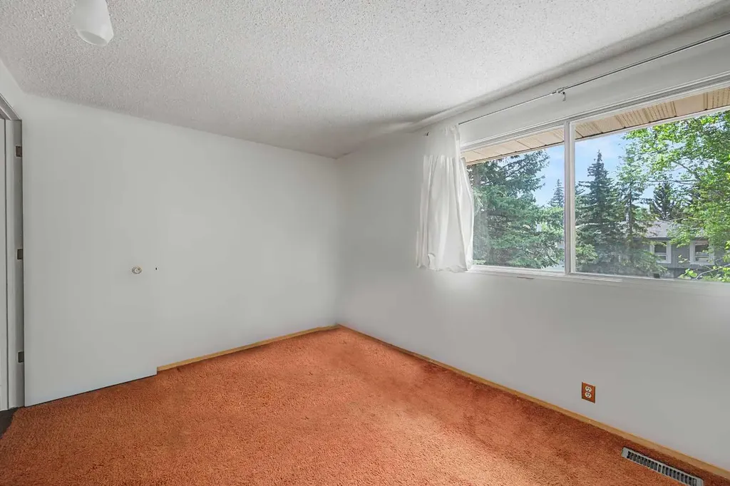 1032 Varsity Estates Drive NW Calgary AB T3B 3B2