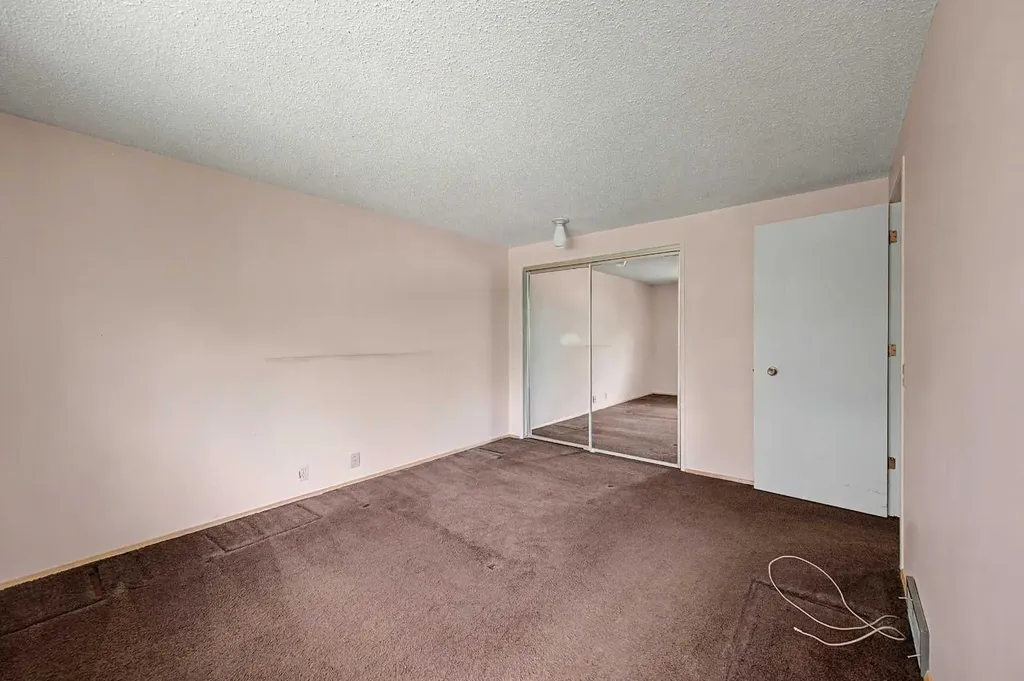1032 Varsity Estates Drive NW Calgary AB T3B 3B2