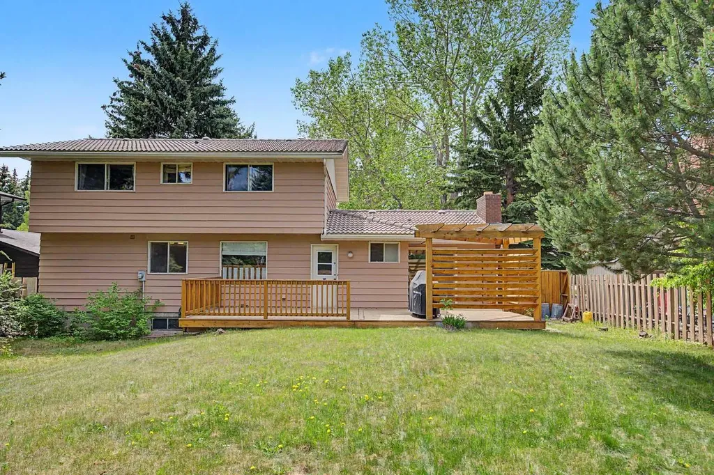 1032 Varsity Estates Drive NW Calgary AB T3B 3B2