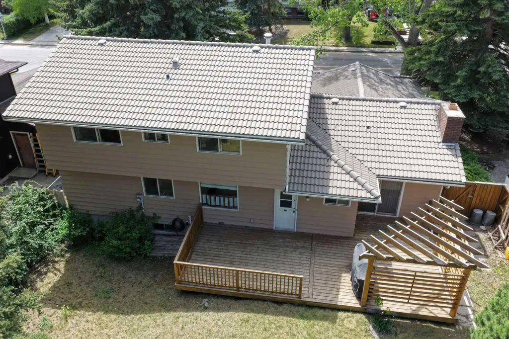 1032 Varsity Estates Drive NW Calgary AB T3B 3B2
