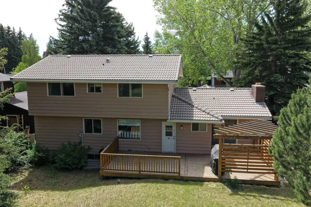 1032 Varsity Estates Drive NW Calgary AB T3B 3B2