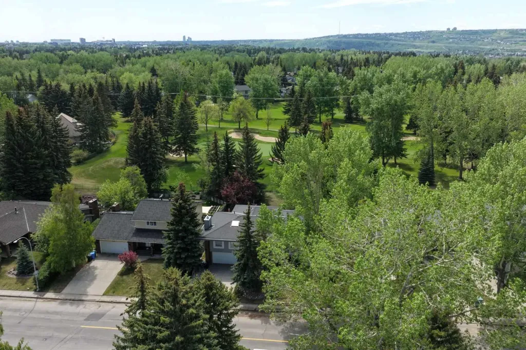 1032 Varsity Estates Drive NW Calgary AB T3B 3B2