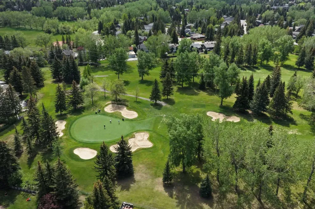 1032 Varsity Estates Drive NW Calgary AB T3B 3B2