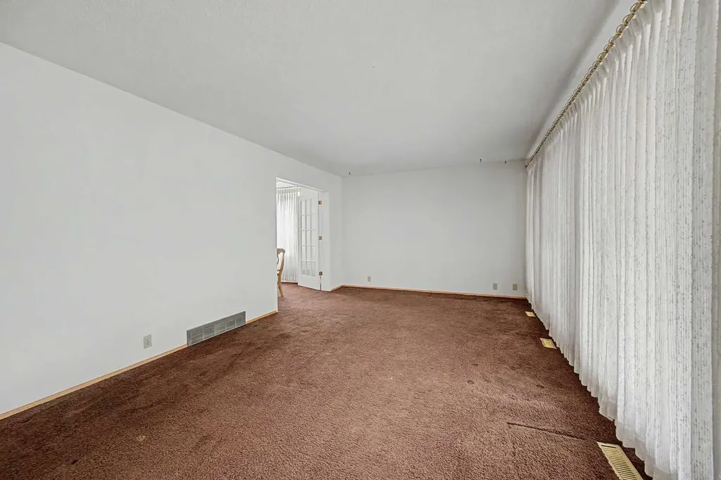 1032 Varsity Estates Drive NW Calgary AB T3B 3B2