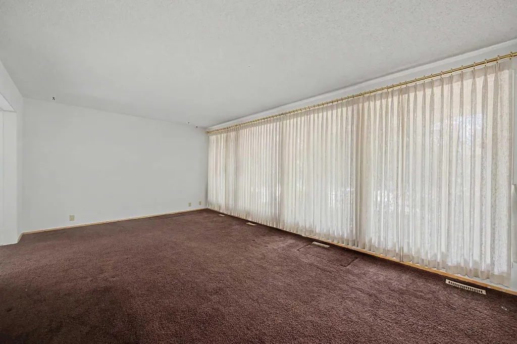 1032 Varsity Estates Drive NW Calgary AB T3B 3B2