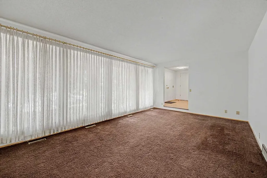 1032 Varsity Estates Drive NW Calgary AB T3B 3B2