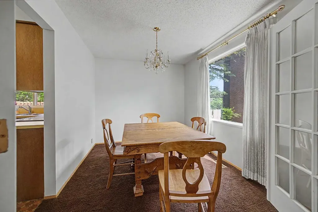 1032 Varsity Estates Drive NW Calgary AB T3B 3B2