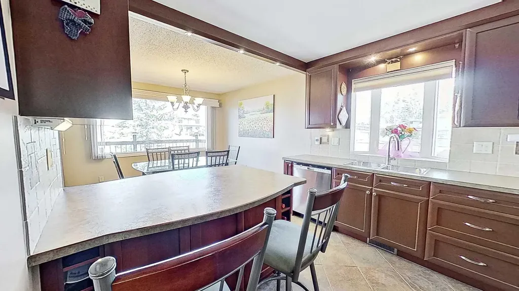 5803 Dalgleish Road NW Calgary AB T3A 1K4