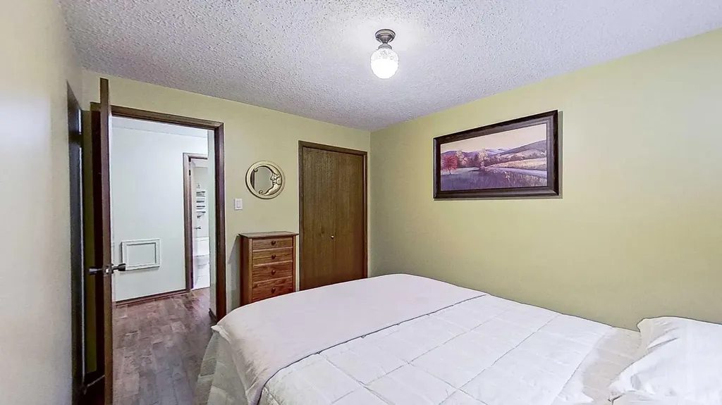 5803 Dalgleish Road NW Calgary AB T3A 1K4