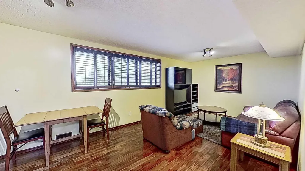 5803 Dalgleish Road NW Calgary AB T3A 1K4