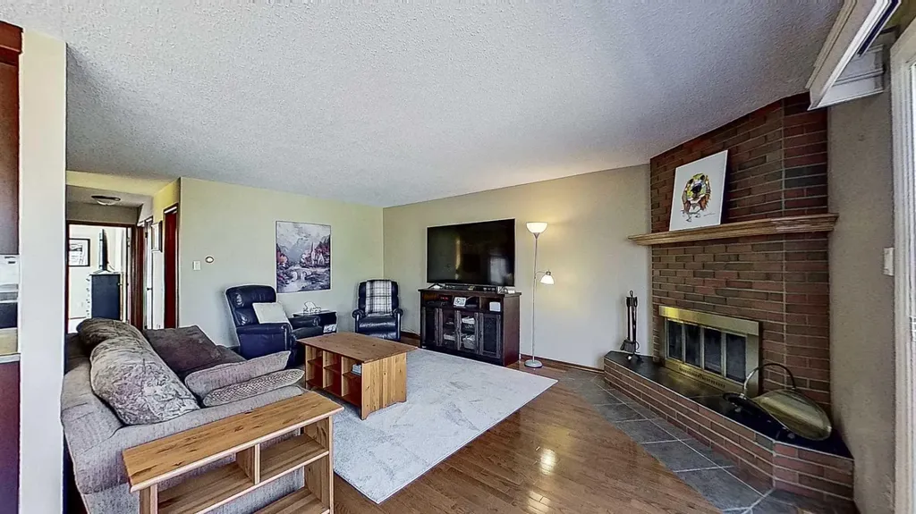 5803 Dalgleish Road NW Calgary AB T3A 1K4