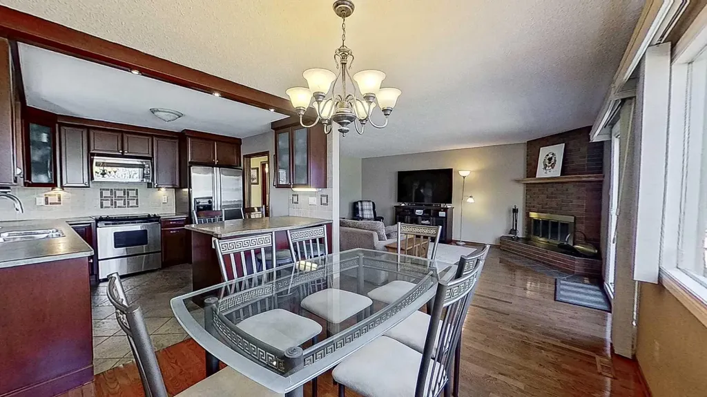 5803 Dalgleish Road NW Calgary AB T3A 1K4