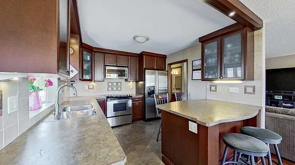 5803 Dalgleish Road NW Calgary AB T3A 1K4